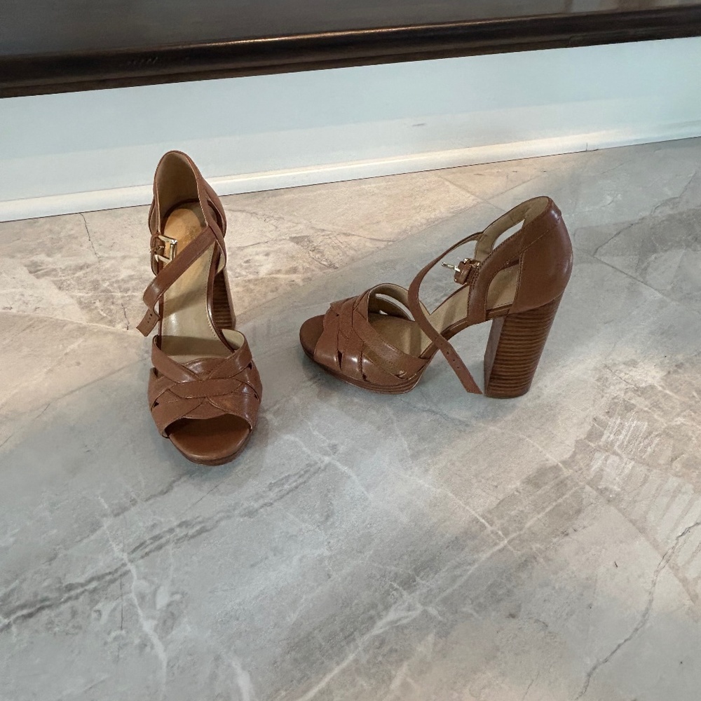 Micheal Kors US Size 7.5 Leather Platform Sandal